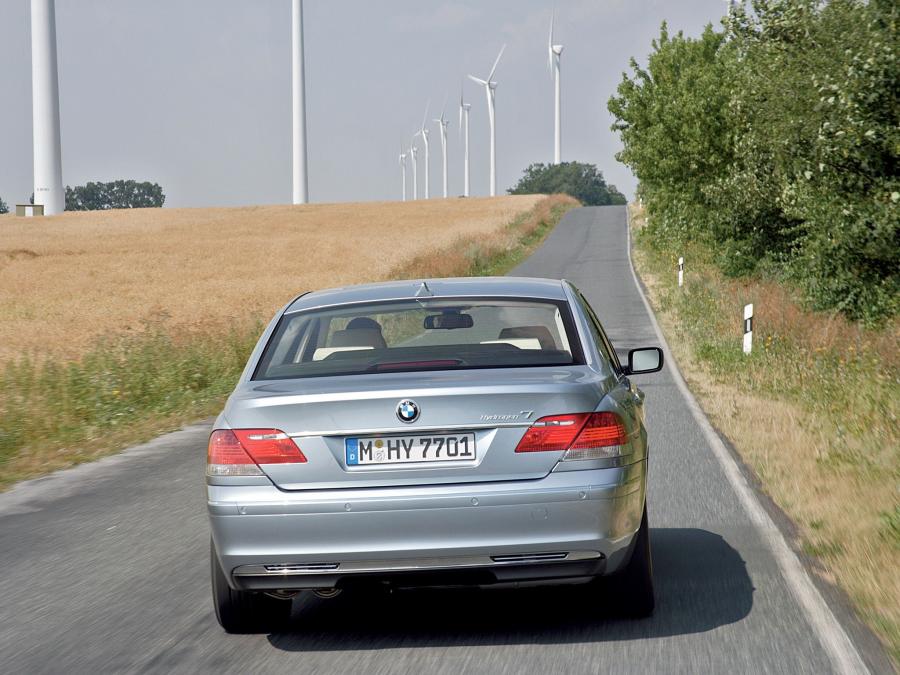  BMW Hydrogen 7 2007 года  (фото 13 из 16)